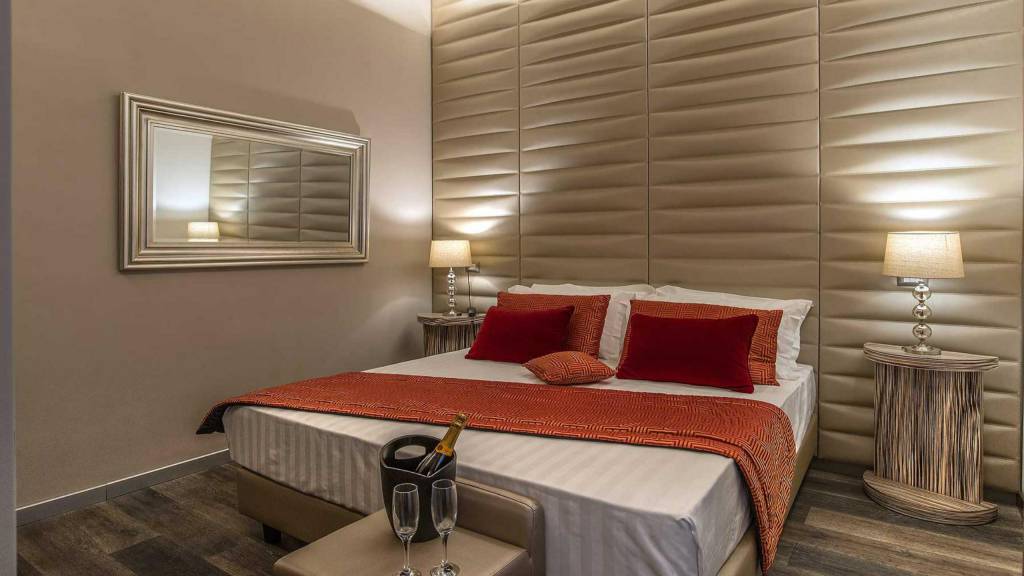 Colonna-suite-del-corso-rome-deluxe-room-bed-204-39