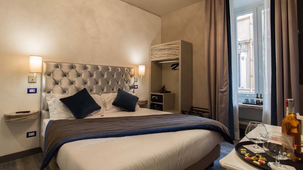 Colonna-suite-del-corso-rome-superior-room-bed-103c-4