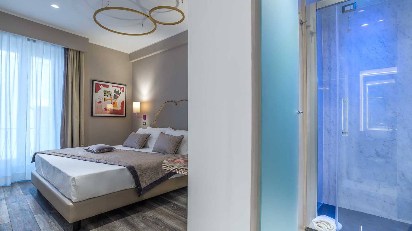 Colonna-suite-del-corso-rome-small-room-bed-302a-5