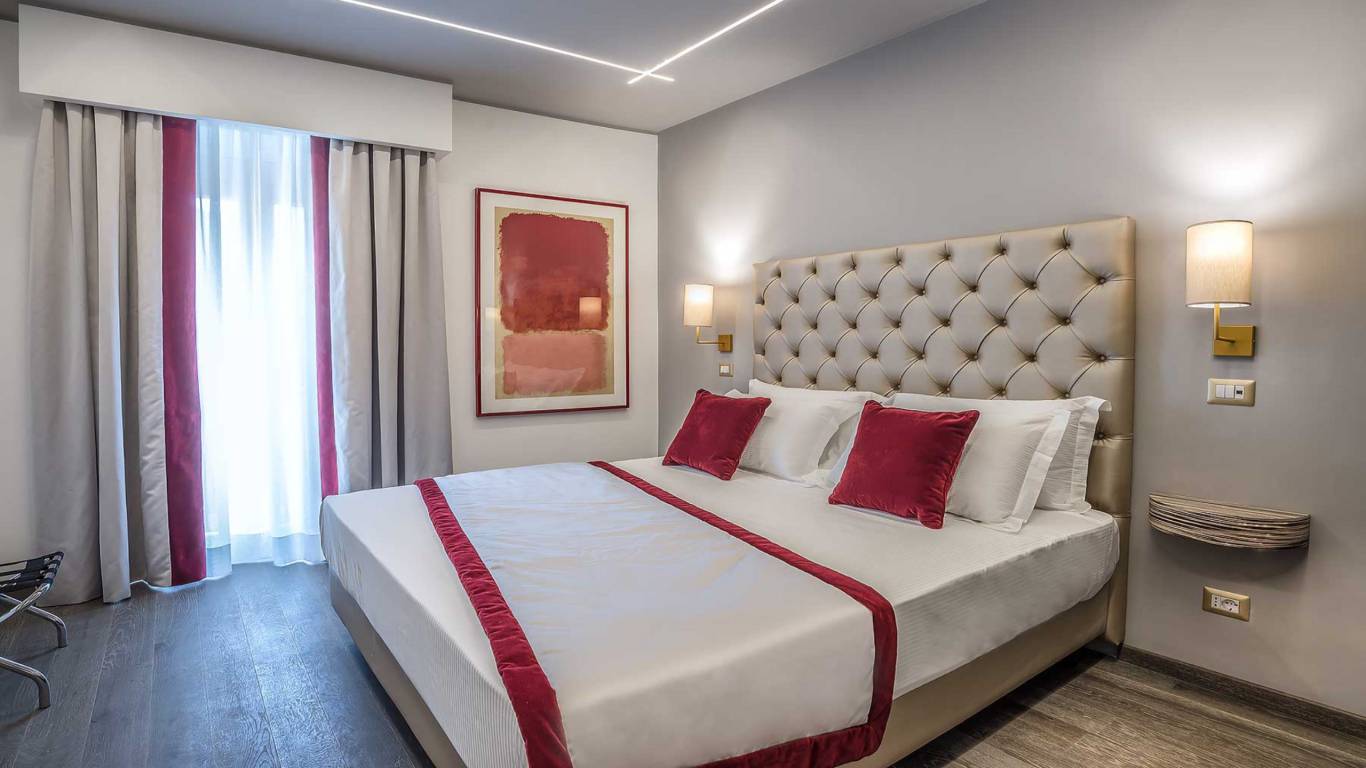Colonna-suite-del-corso-rome-superior-room-bed-306-31