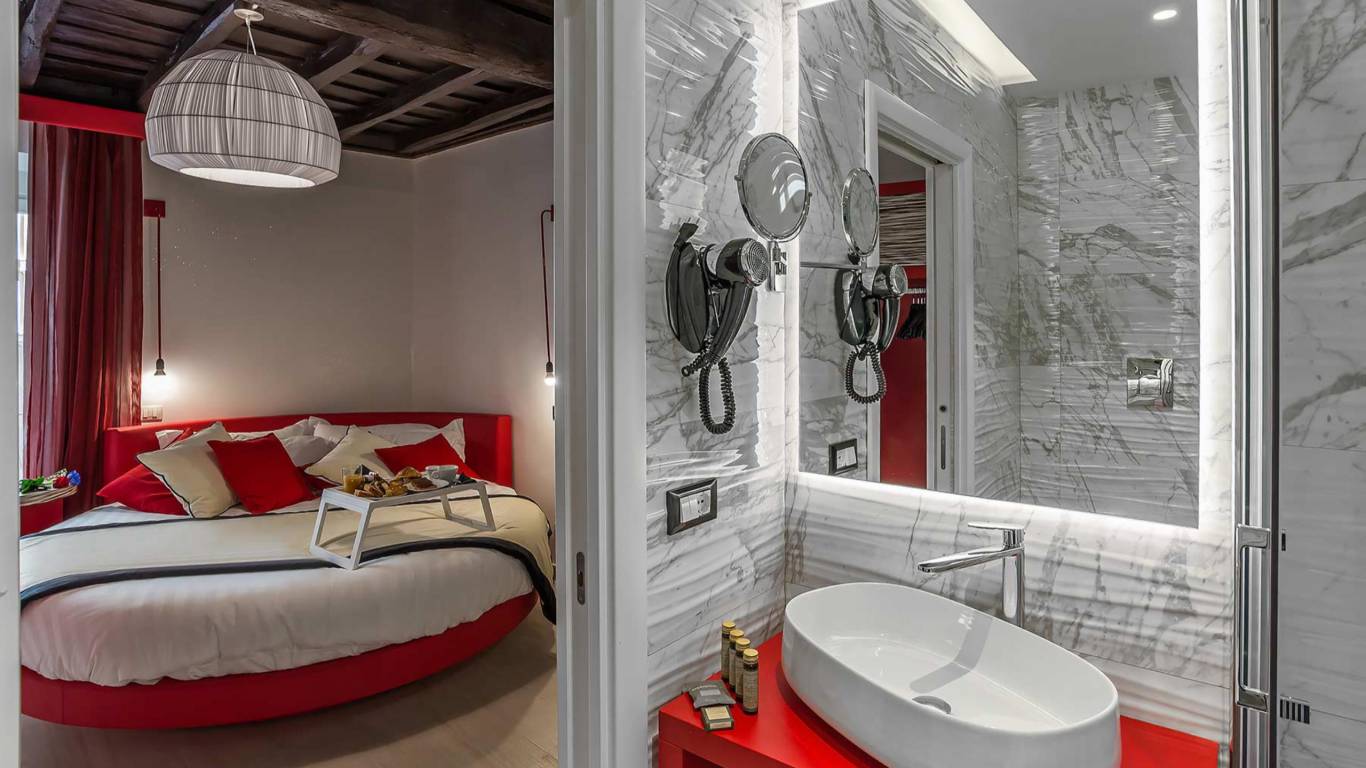 Colonna-suite-del-corso-guest-house-rome-deluxe-red-room-3623