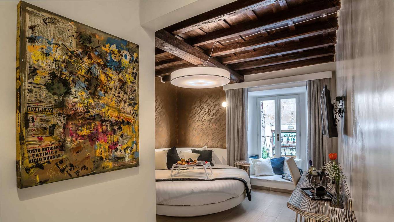 Colonna-suite-del-corso-guest-house-rome-deluxe-brown-room-3652