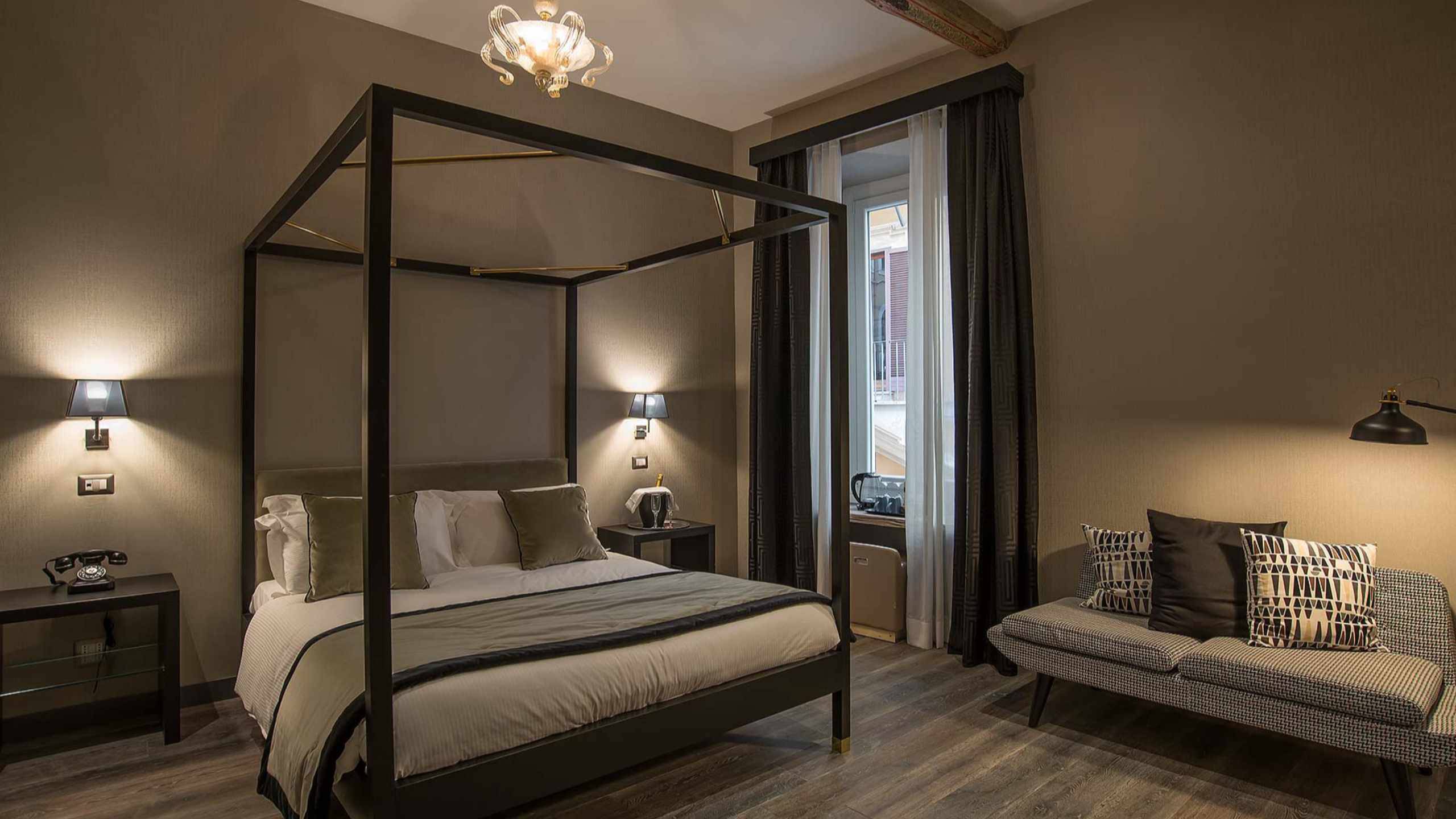 Colonna-suite-del-corso-rome-deluxe-room-bed-102n-12